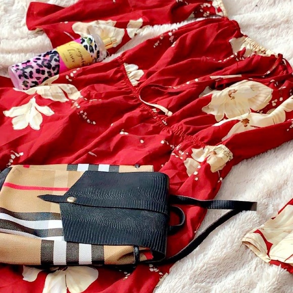 Red - Picture 3 of 4